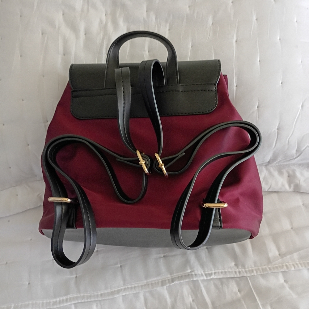 JM Collections Quilted Backpacl - Picture 2 of 9